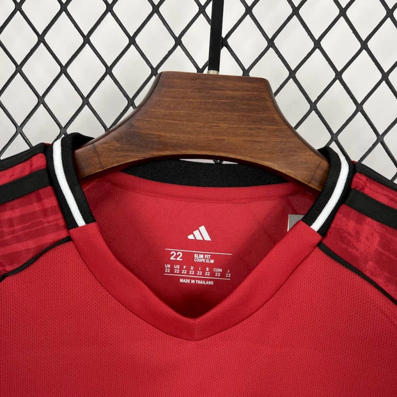 Kit Infantil Manchester United Titular 25/26